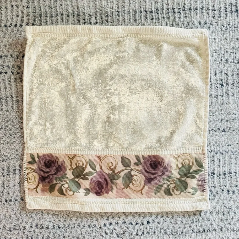 Croscill Chambord Cassis New Washcloth